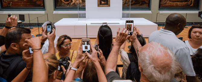 Mona Lisa Surrounded by Crowd